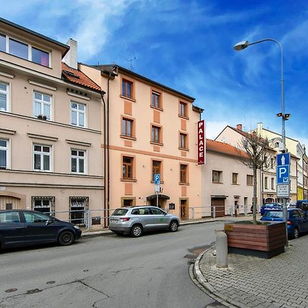 Hotel Palace Plzen Bagian luar foto