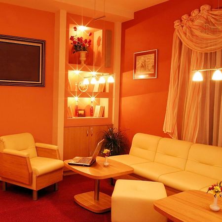 Hotel Palace Plzen Bagian luar foto