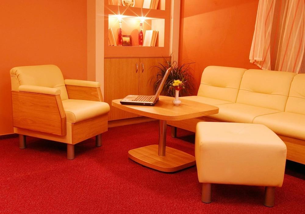 Hotel Palace Plzen Bagian luar foto